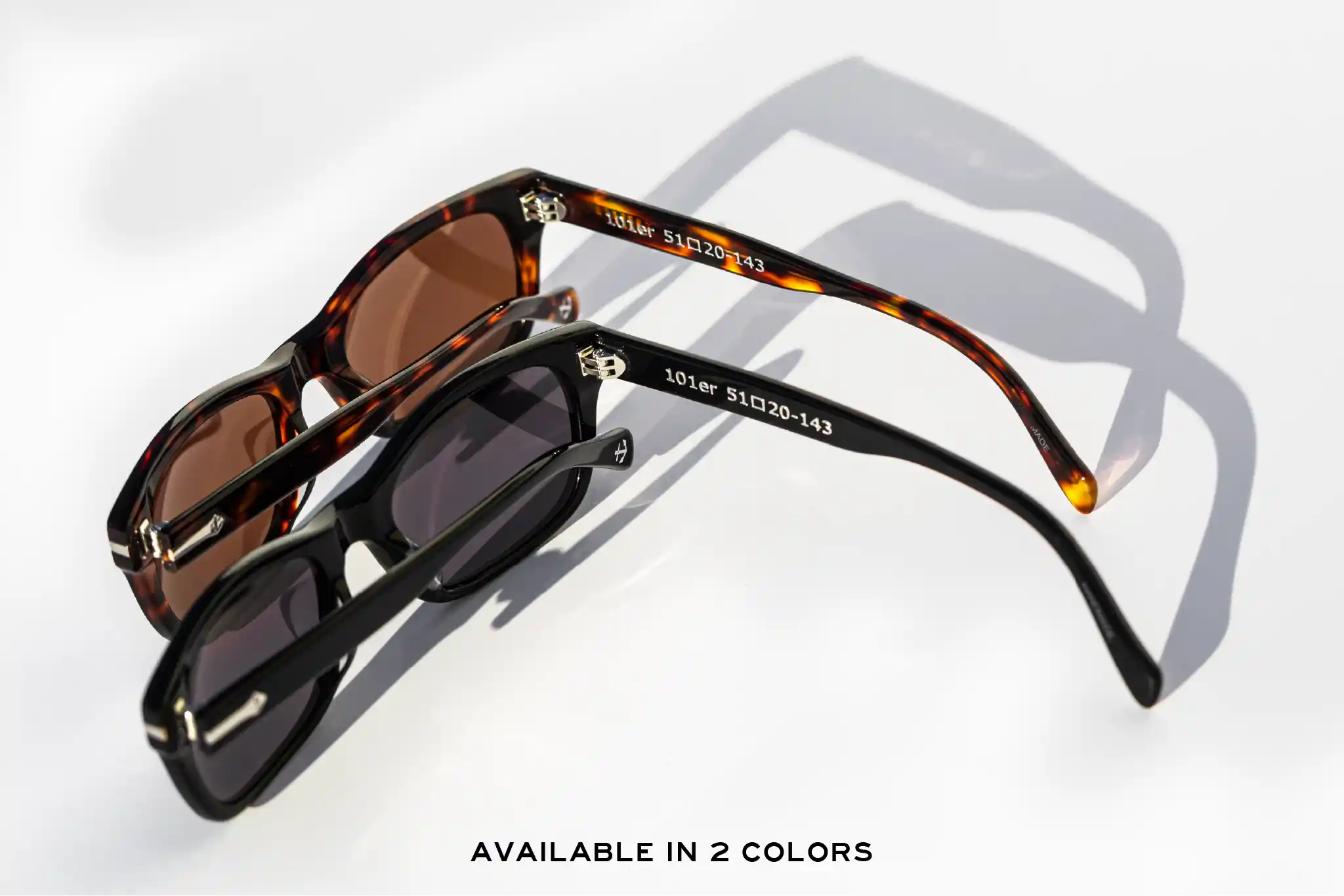 101er is available in 2 colors