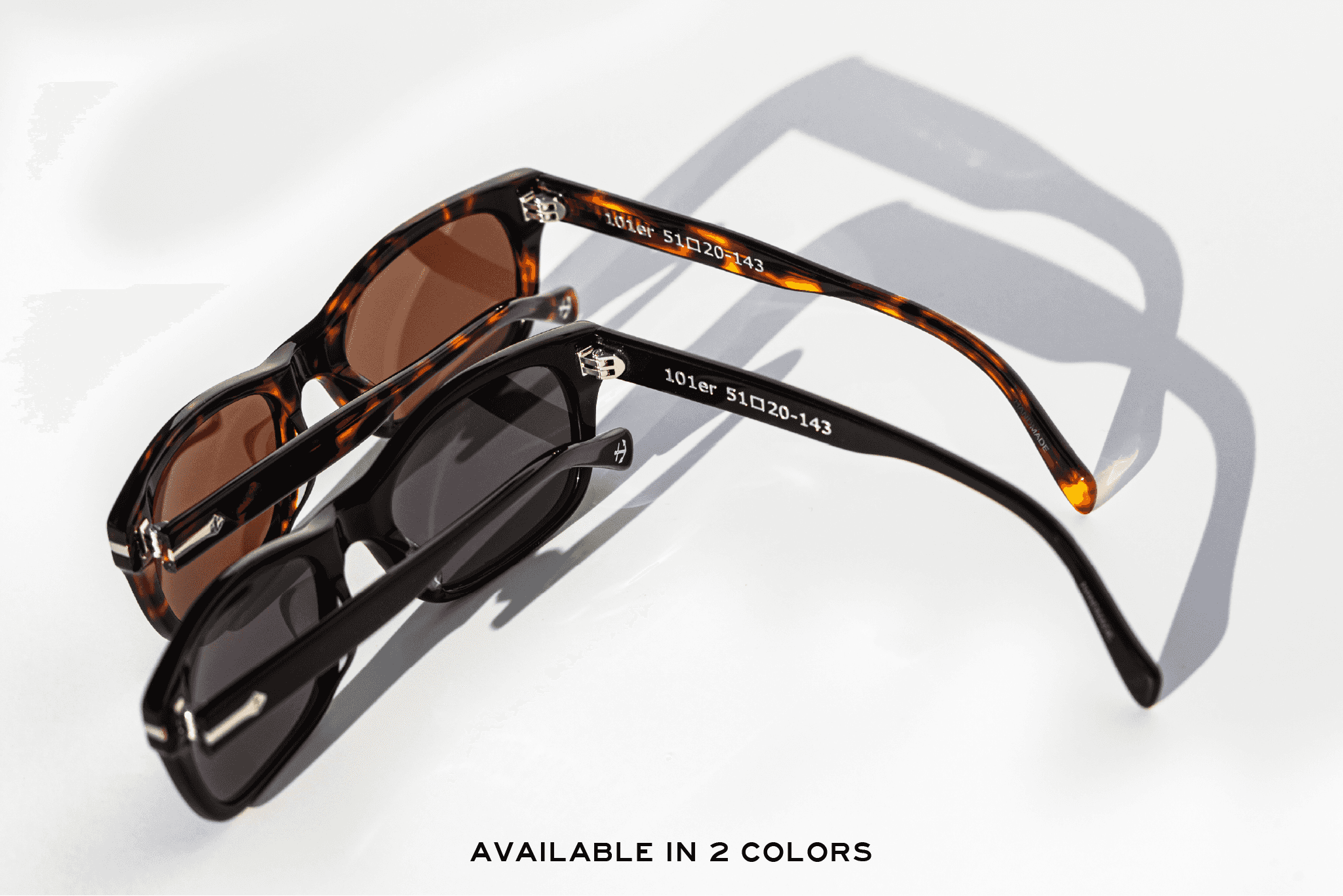 101er is available in 2 colors