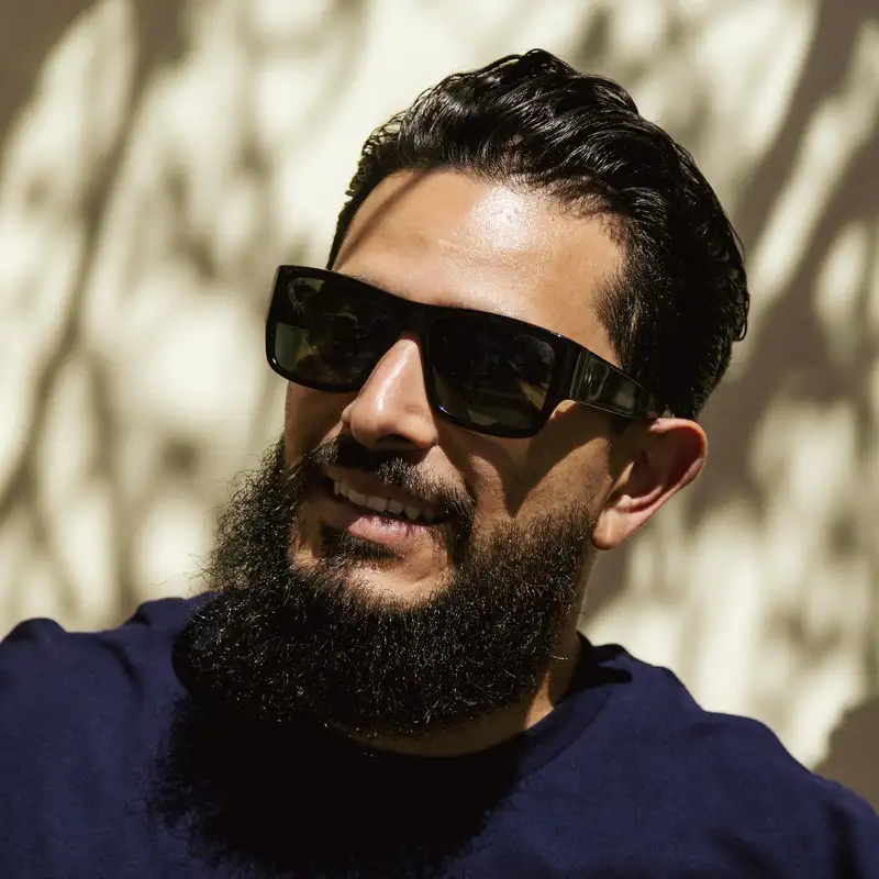 Damon Lifestyle Image 3