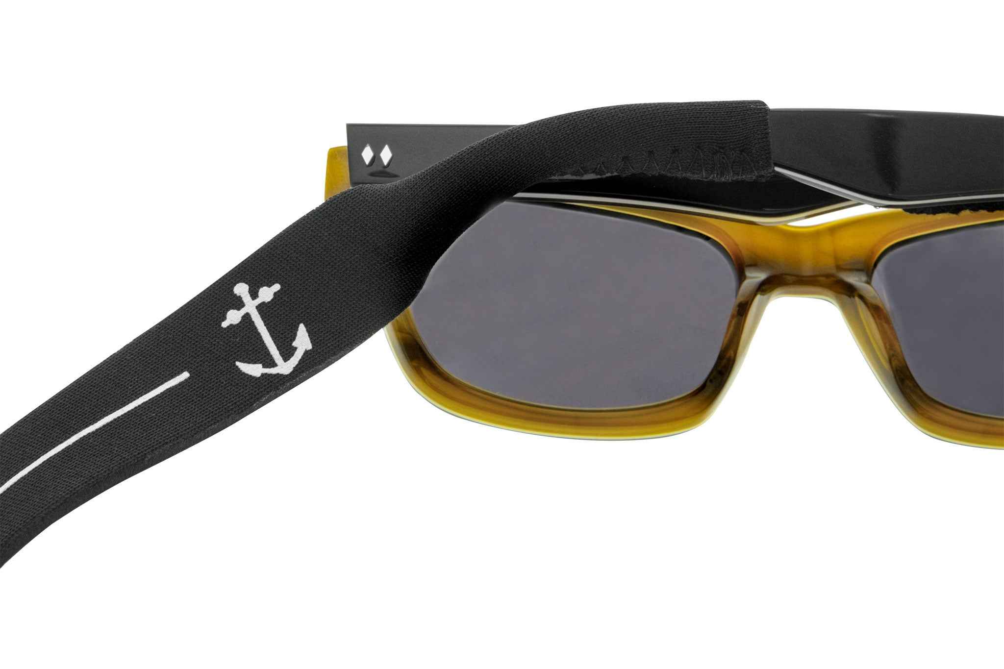 Tres Noir Sunglass Strap On Glasses