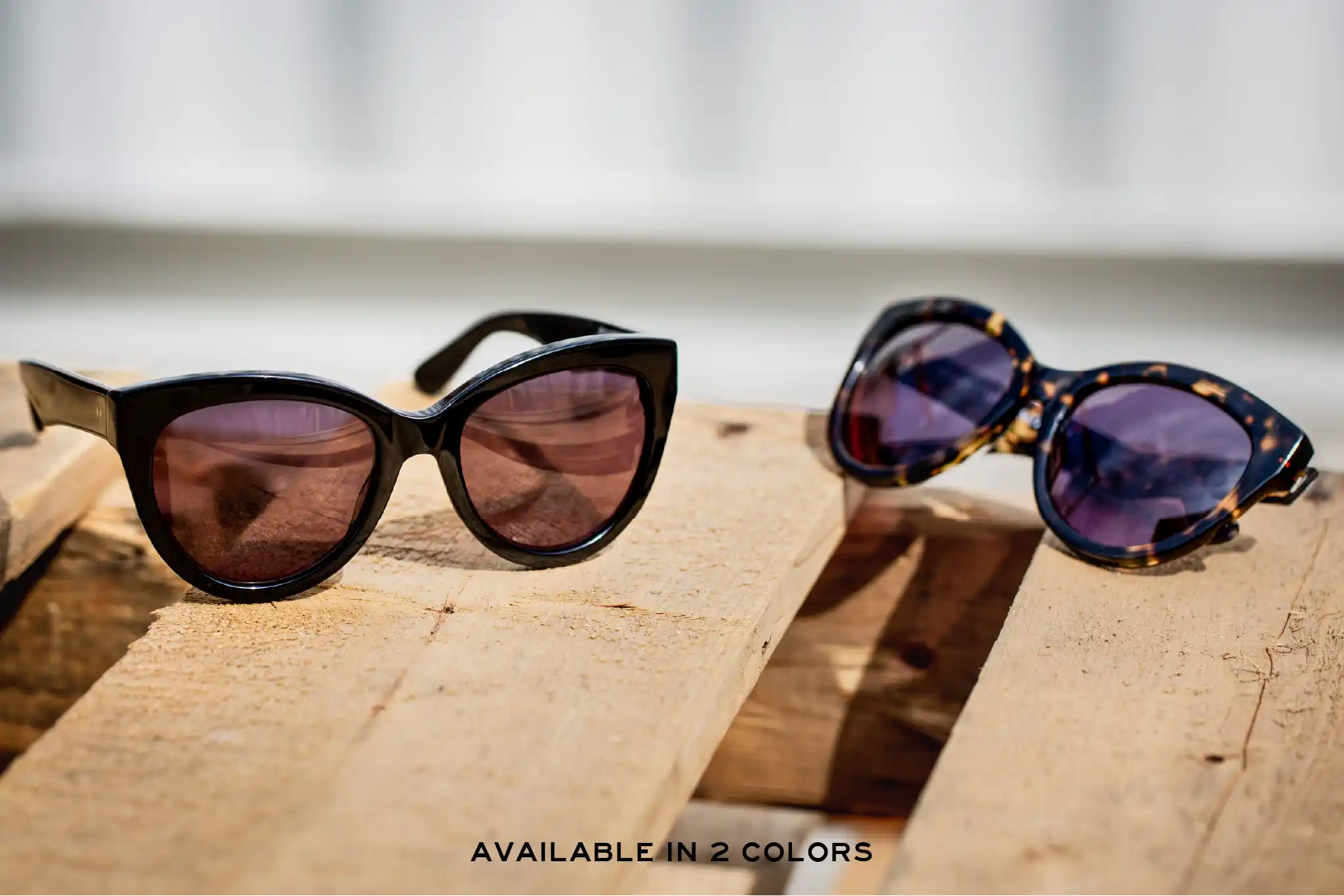 Harlow is available in 2 colors